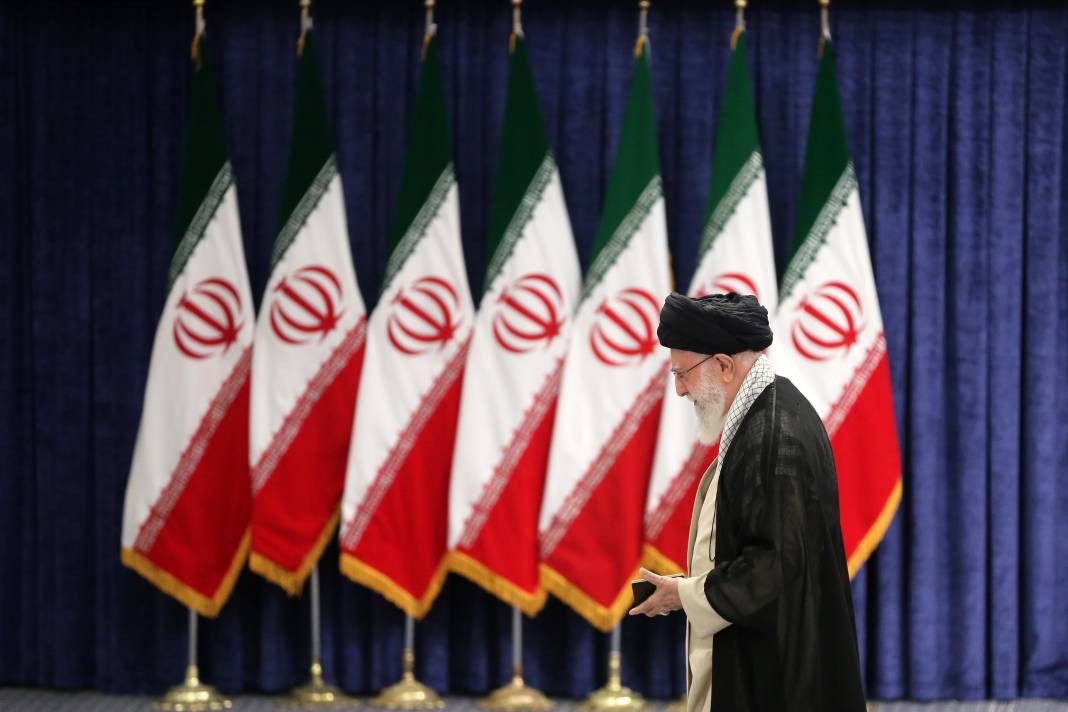 İran sandık başında! Reisi'nin halefi kim olacak? - Resim: 13